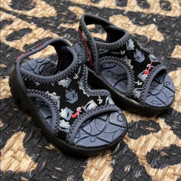 Nike kids pirate water shoes baby sz 2 EEUC